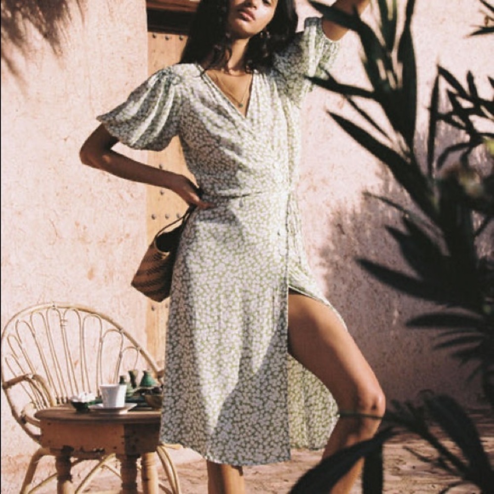 EUC Faithful the brand - Marta wrap dress in avocado XS